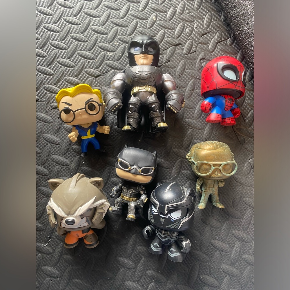 Mighty muggs, Jada, and funko pop figures bundle